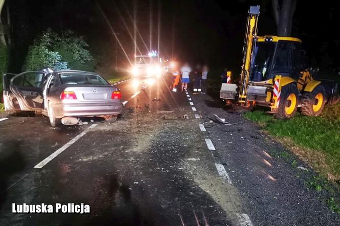 Pijany 18-latek w BMW uderzył w koparkę