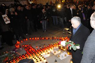 Jarosław Kaczyński przed Pałacem Prezydenckim Marsz Pamięci