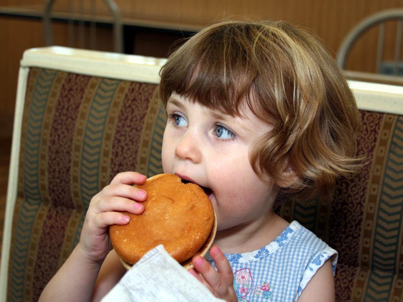 Odchudzanie dziecka. Jakie są przyczyny otyłości u dzieci? [WYWIAD Z DIETETYKIEM]