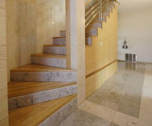 Schody zabiegowe w aranżacji wnętrz. Pomysły na schody zabiegowe drewniane, metalowe, betonowe