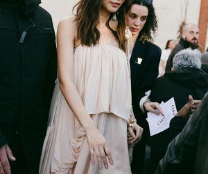 3 stylizacje streetwearowe z Paris Fashion Week, które musisz zobaczyć