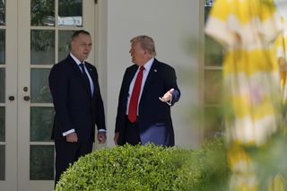 Trump i Nawrocki zamienili kilka słów w cztery oczy