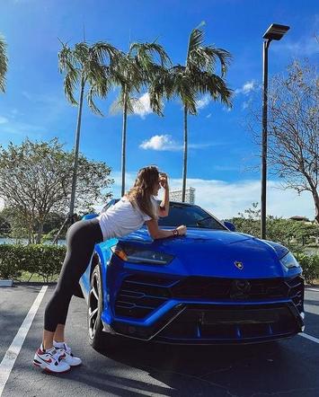 Aryna Sabalenka ma Lamborghini Urus, a Iga Świątek ma Posrche Panamera