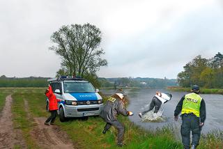 Rzucił się do rzeki  by nie iść za kraty