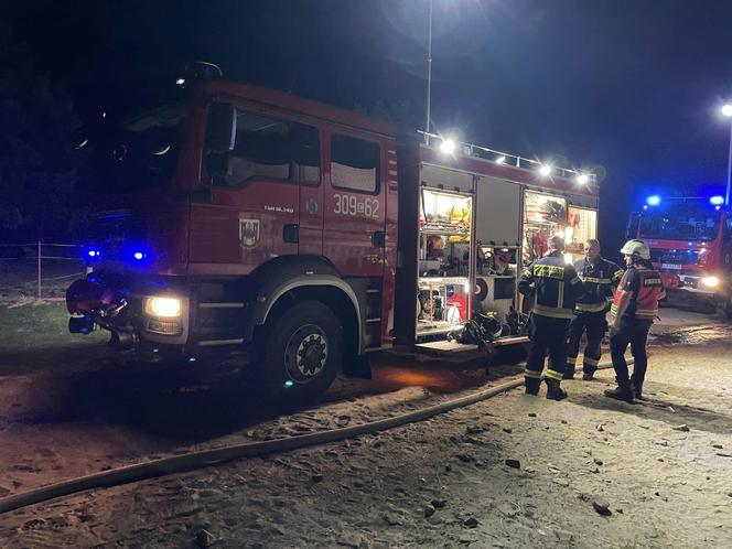 Pożar stadniny pod Bydgoszczą! Na miejscu blisko 80 strażaków [ZDJĘCIA]