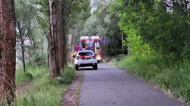 Akcja ratunkowa na Pogorii w Dąbrowie Górniczej. Strażacy i nurkowie poszukiwali w jeziorze dwóch osób