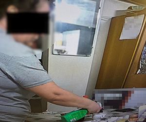 Potworna zemsta w pracy! Trucicielka z Warszawy dolewała do napojów żrące chemikalia. To nie wszystko