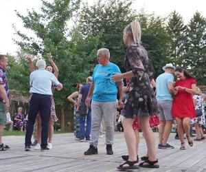 „Tańcowali” na parkiecie w Muzeum Wsi Lubelskiej aż miło było patrzeć! FOTORELACJA z sobotniej potańcówki