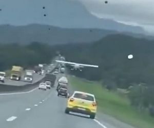 Samolot lądował na zatłoczonej trasie między autami! Wideo mrozi krew w żyłach