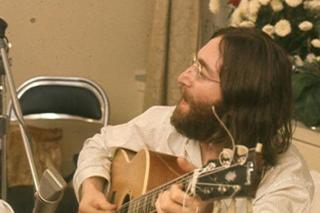 Słynna gitara Johna Lennona trafi na aukcję. Może zostać sprzedana za kosmiczną kwotę!