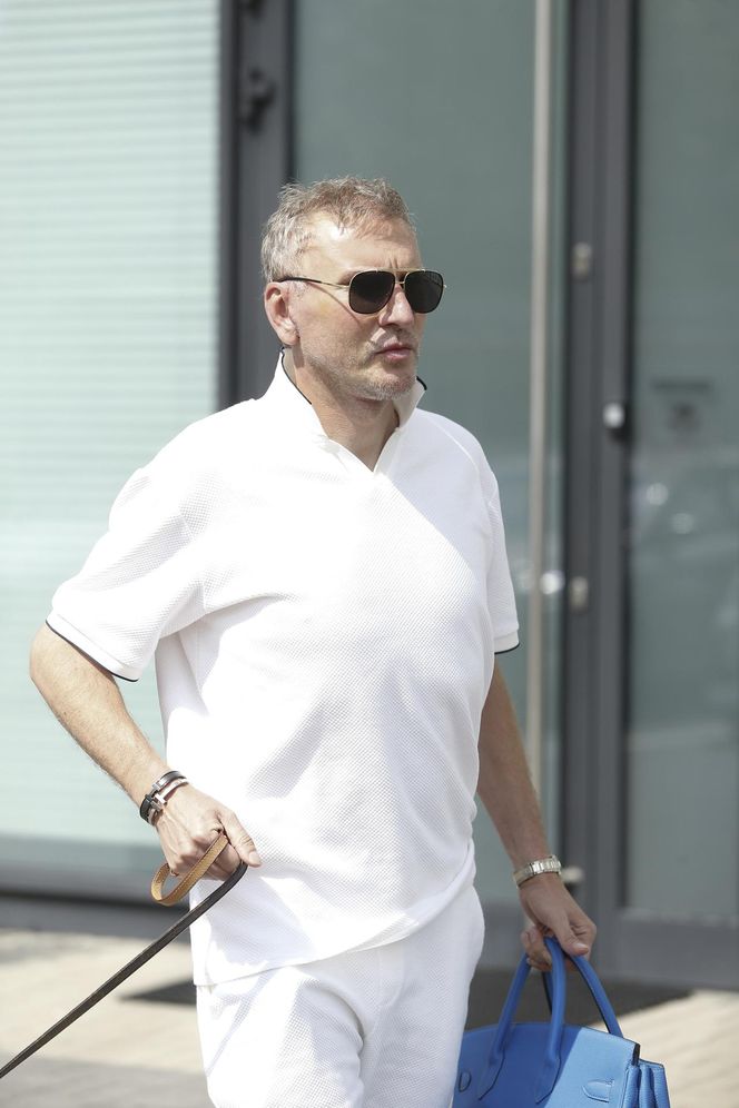 Krzysztof Gojdź przyłapany na wizycie w klinice. Tak wygląda po liftingu twarzy