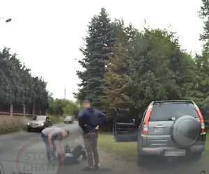 Zatrzymanie obywatelskie pod Krakowem. Pijany kierowca ledwo trzymał się na nogach [WIDEO]