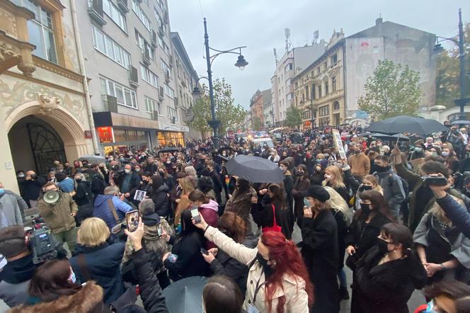 STRAJK KOBIET w Łodzi: protesty-blokady TRWAJĄ! Tak było wczoraj, a jak będzie dziś?