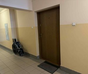 Tragedia w Poznaniu! W mieszkaniu znaleziono zwłoki ojca i syna