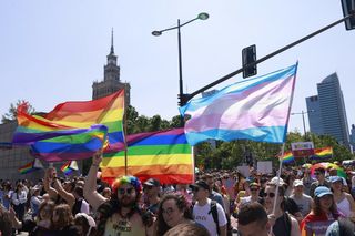 Parada Równości przeszła ulicami Warszawy. Protest i transparenty o ludobójstwie