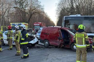 Wola Suchożebrska: Zderzenie dwóch osobówek i autobusu