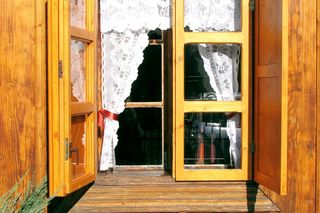 Dom z oknami skrzynkowymi