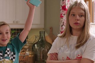 M jak miłość, odcinek 1828. Misiek (Aleksander Bożyk), Lenka (Olga Cybińska)