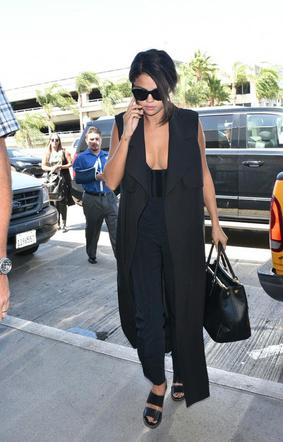 Selena Gomez pokazuje piersi