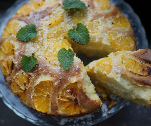 Smażę cytryny i układam na wierzchu. To ciasto na kefirze zawsze się udaje i smakuje obłędnie