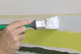 Dekoracyjne malowanie ścian: pędzel w ruch