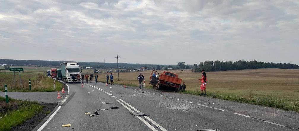 Dramatyczny wypadek na DK 11. Ranną kobietę transportował śmigłowiec [ZDJĘCIA]