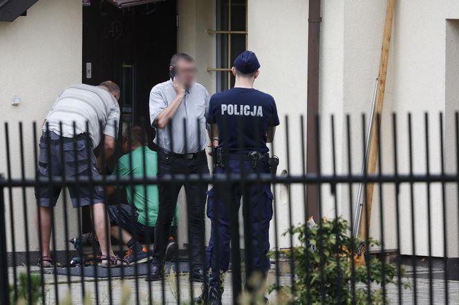 Zbrodnia pod Grójcem. Ksiądz przyznał się do zabójstwa. Policja przeszukała plebanię [ZDJĘCIA]. Kontener: Warszawa