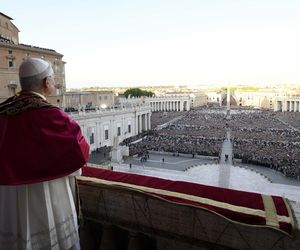  Zdjęcie Leona XIV z Janem Pawłem II. Tak wyglądał nowy papież w młodości poznał go w 1982