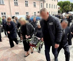 Tłumy na pogrzebie tragicznie zmarłej Mai. Kościół w Działdowie wypełniony po brzegi