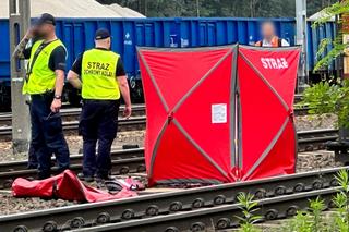 Tragedia na torach. Wszedł na nieoznakowane przejście, gdy nadjeżdżał pociąg. Straszny wypadek w Rembertowie