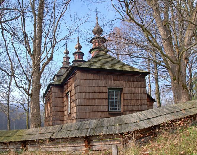 To słynna wieś w Małopolsce. Według legendy zbudowali ją kamieniarze