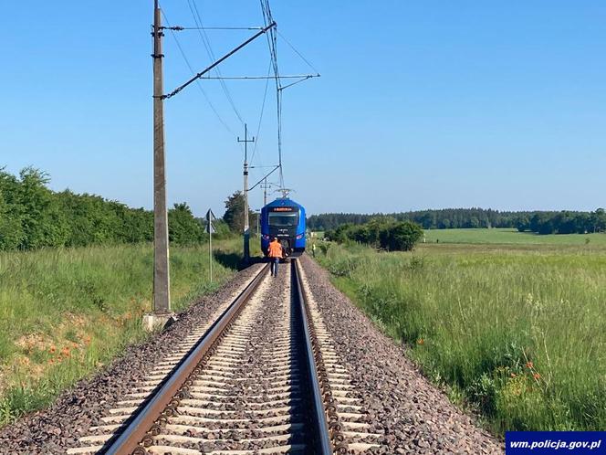 Nidzica - Waplewo. Tragiczny wypadek na przejeździe kolejowym. Nie żyje kierowca samochodu