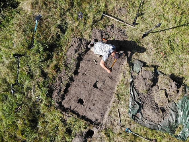 Sensacyjne odkrycie w Borach Tucholskich. Takie wykopalisko jest rzadkością, a znaleziono aż 29 skarbów