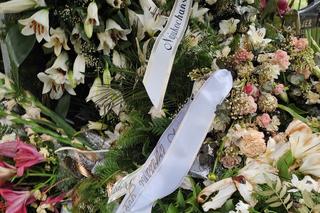 Menadżer Sylwii Peretti podnosi alarm: dewastacja! Tak wygląda grób Patryka 5 dni po pogrzebie