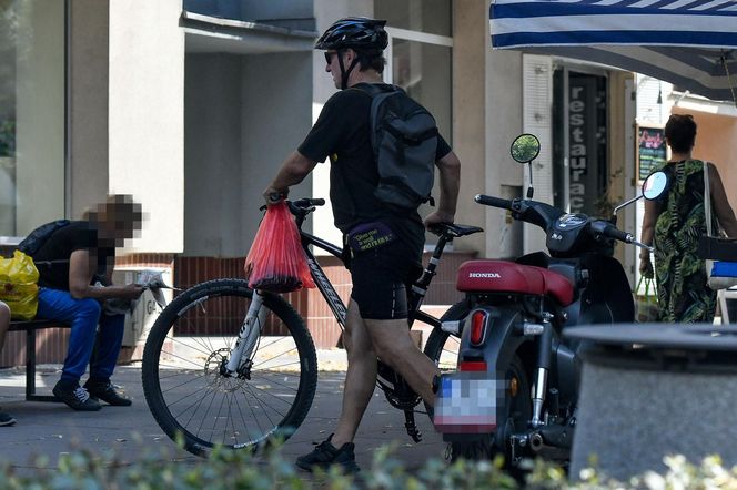 Robert Więckiewicz na rowerze