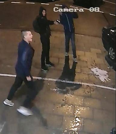 Rozpoznajecie tych mężczyzn? Szuka ich policja ze Śródmieścia [ZDJĘCIA]