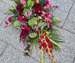 Chryzantemy wciąż drogie? Ekspert od kwiatów wyjaśnia, dlaczego ceny rosną i jak udekorować grób bez przepłacania