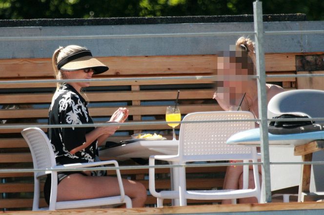 Marlena Muranowicz, wkrótce była żona Mroczka w bikini na plaży.