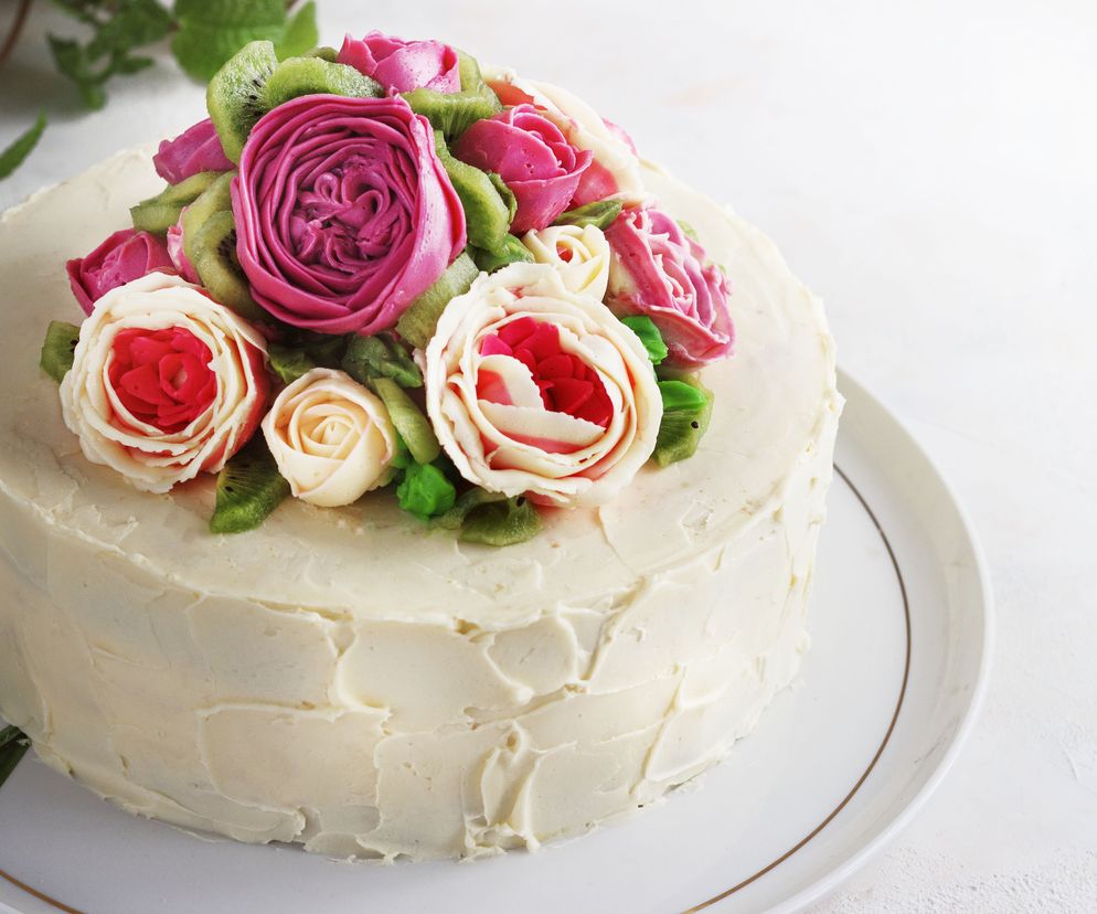 Krem budyniowy do tortu: przepis na krem z masłem