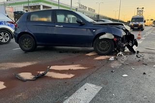 Wypadek w Mikołowie. Jeden z samochodów stanął w płomieniach