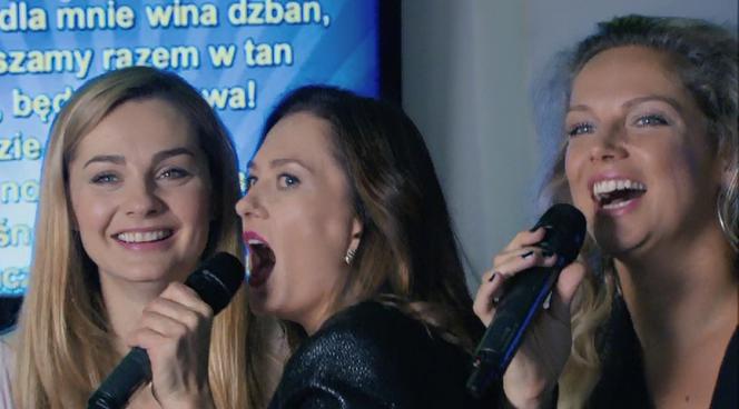 Przyjaciółki 5 sezon odc. 55. Inga (Małgorzata Socha), Patrycja (Joanna Liszowska), Zuza (Anita Sokołowska)