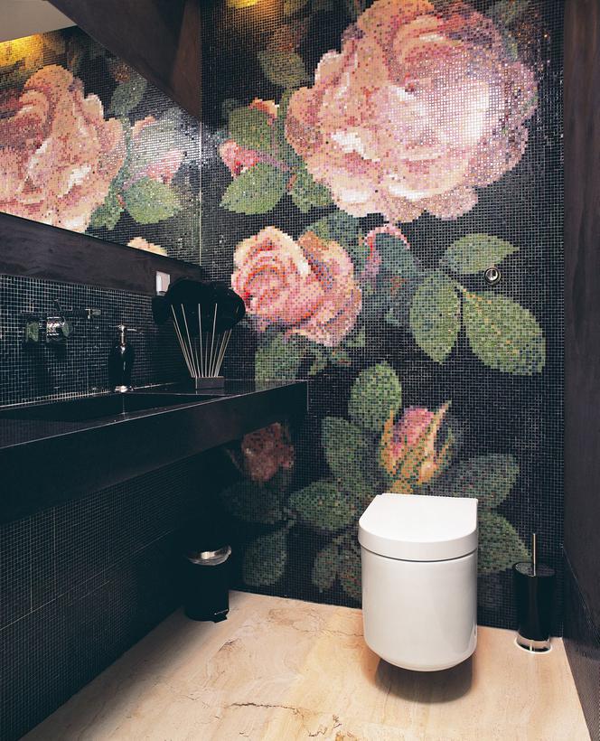 Mozaika kwiatowa w łazience
