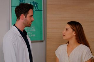 Miłość i nadzieja, odcinek 280: Doktor Levent na siłę zatrzyma Silę w klinice! Nie pozwoli jej odejść - ZDJĘCIA