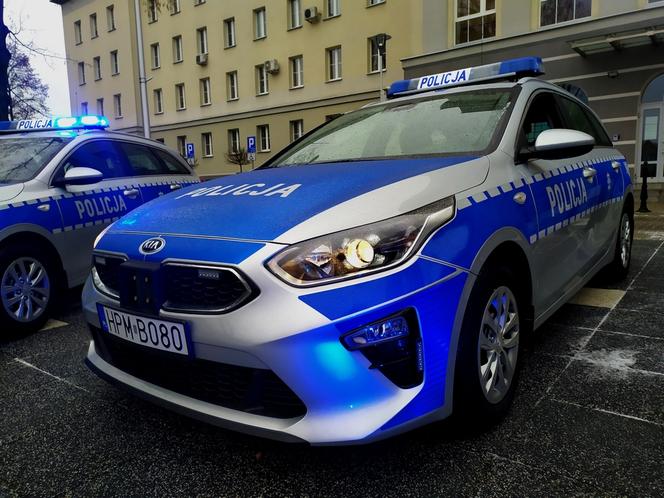 Trzy nowe radiowozy Kia Ceed dla podlaskiej Policji 