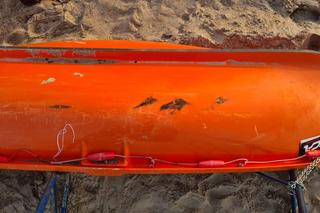 Wandale podpalili łódź ratowników