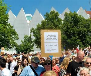 Manifestacja 4 czerwca na placu Solidarności w Szczecinie