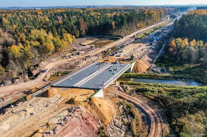 Tak wygląda obecnie budowa I części obwodnicy Zawiercia i Poręby. Ta część kończy się na węźle Kromołów