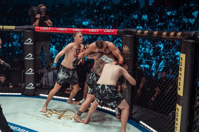 PRIME MMA 14: Mariusz Wach odganiał się od nich jak od much! Zobacz zdjęcia z szalonej walki 1vs3