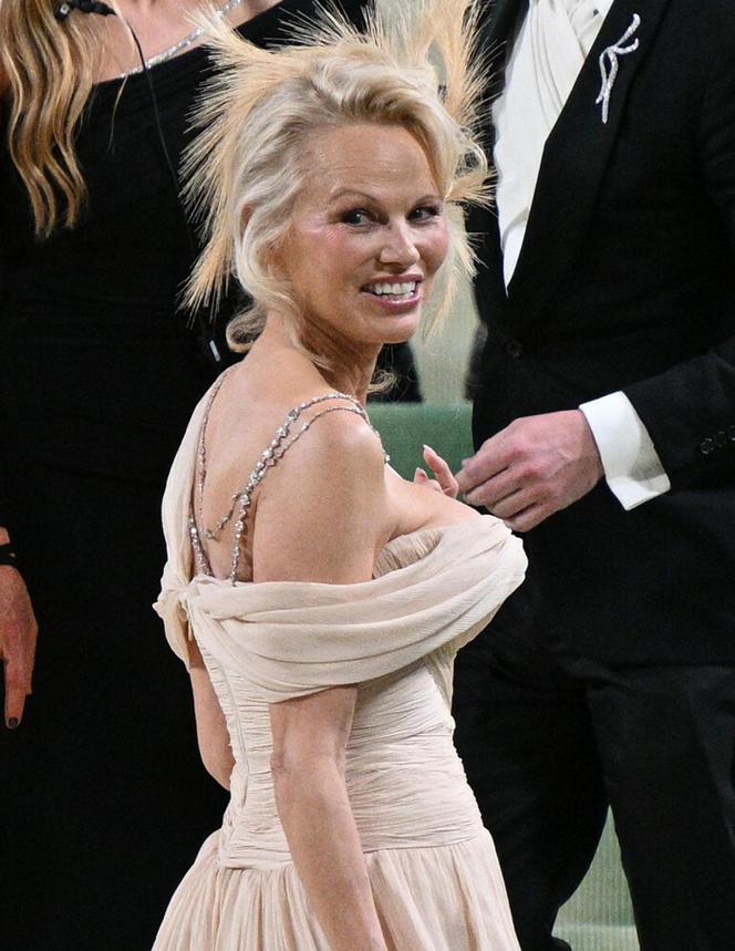 Pamela Anderson bez makijażu na Met Gali