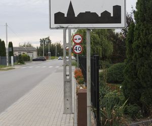 Zbrodnia pod Grójcem. Ksiądz przyznał się do zabójstwa. Policja przeszukała plebanię [ZDJĘCIA]. Kontener: Warszawa